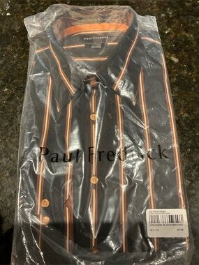 Men’s classic fit dress shirt